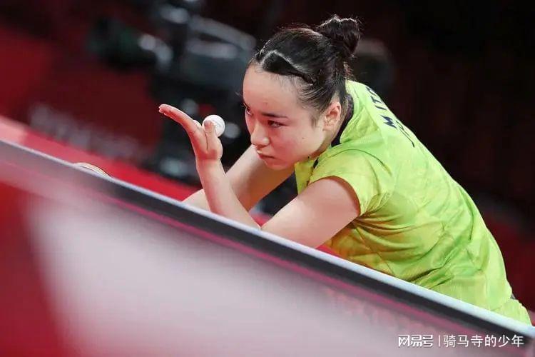 她的胜利背 她的胜利背