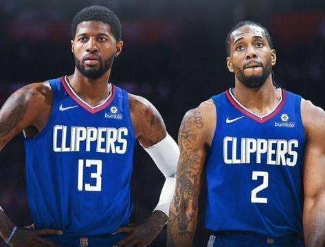 边后卫内收 边后卫内收